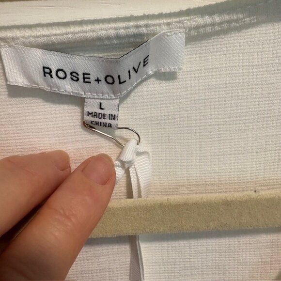 Rose & Olive White Blouse - Size Large - NWT - Picture 4 of 4
